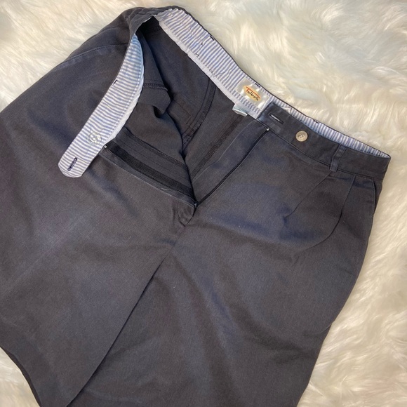 High Waisted Pleated Shorts - Picture 6 of 6